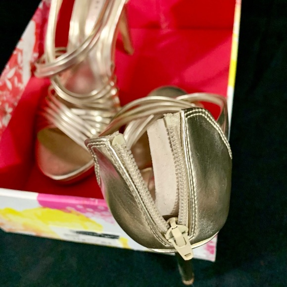 Chinese Laundry | Imagine | Color: metallic light gold | Size: 9.5 M - Picture 5 of 5